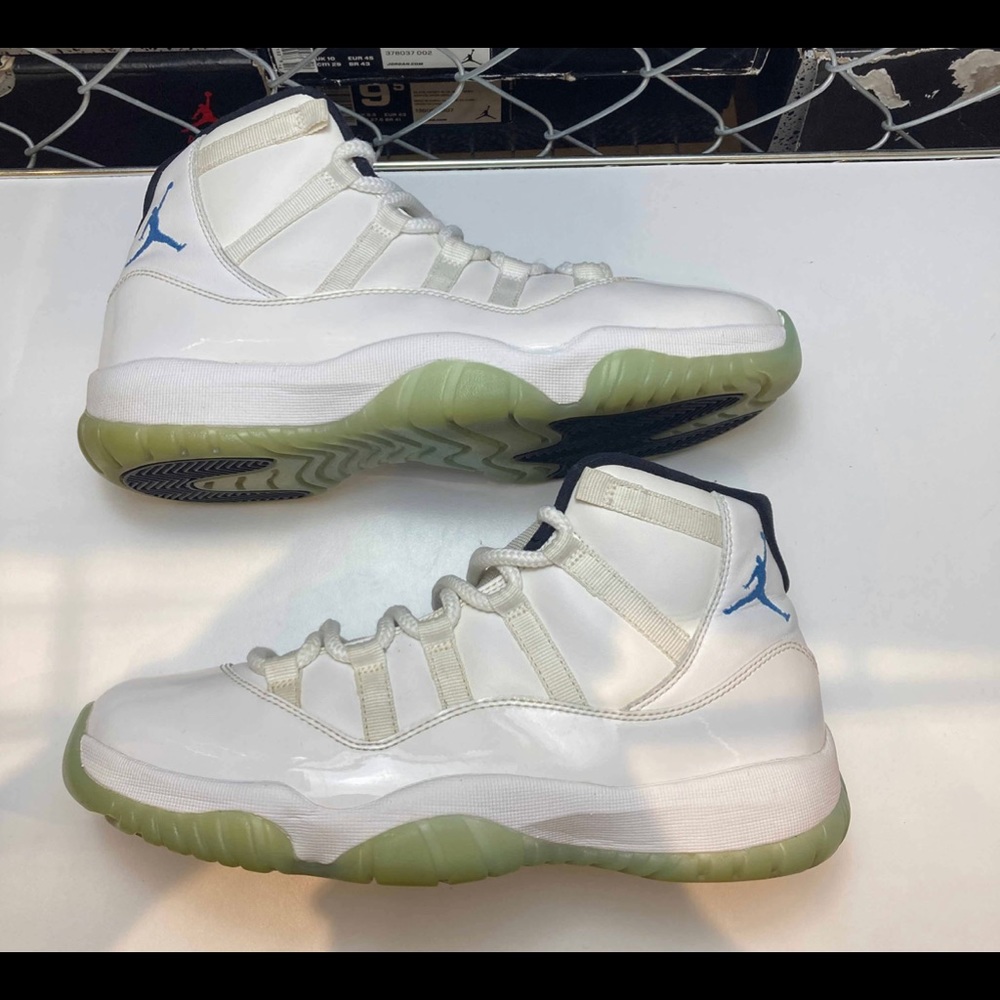 Jordan 11 Legend Blue Size 9.5